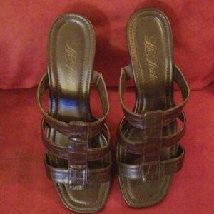 Women's brown low heel sandals